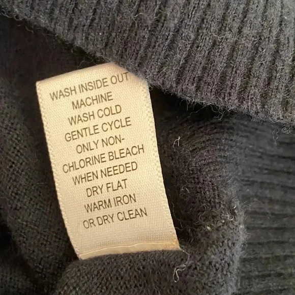 Banana Republic short sleeve sweater with short, ruched sleeves sz M EUC - Picture 9 of 9